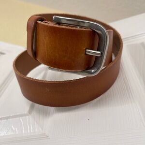 LEVIS Brown leather belt men’s 34”
NEW